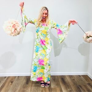VTG 70’s Bell Sleeved Hawaiian Hibiscus Maxi Dress